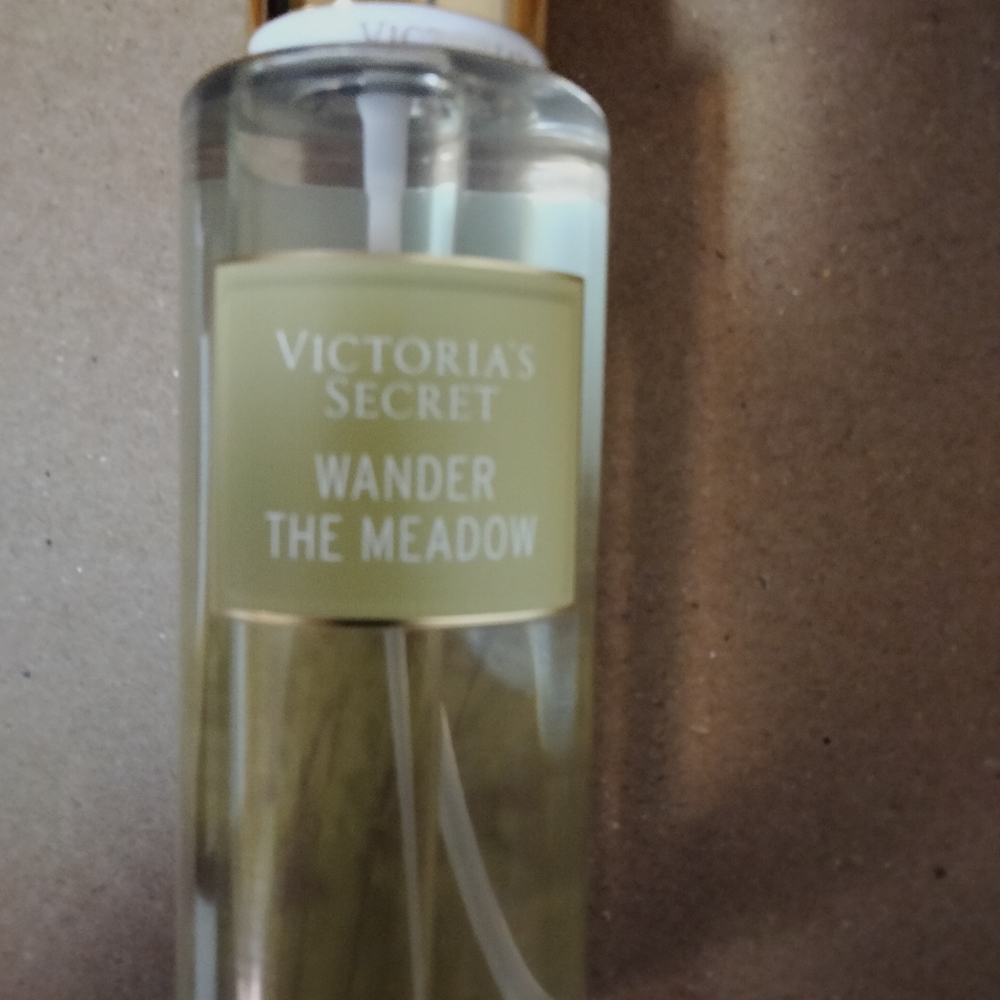 Victoria secret wander the meadow body spray